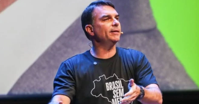 Flávio Bolsonaro diz a governo Trump que tarifaço daria ‘vitória política’ a Lula